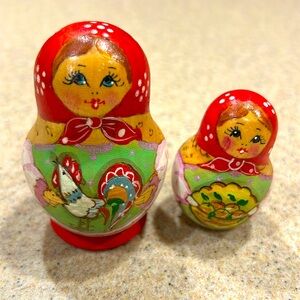 2 Nesting Dolls